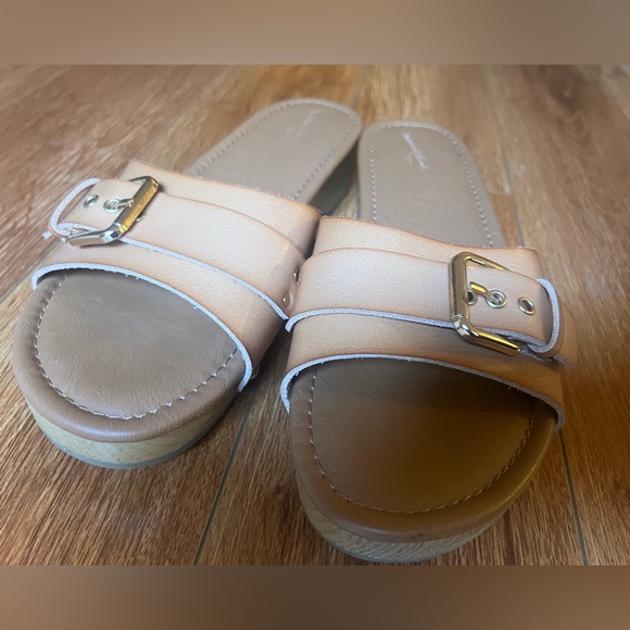 Universal Thread sandals - Picture 2 of 4